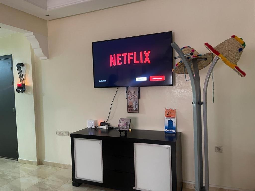 Magnifique Appartement Spacieux Confort Propre Familial 2 Chambres Salon Et Salle A Manger A 20Mn A Pied De Place Jemaa El Fina 4 Piscines Dans Espace De Golf A 12 Mn En Voitures L Entree Est Gratuit Pour La Clientele Ouvert Entre 10H Et 20H Marrakesh Exterior photo