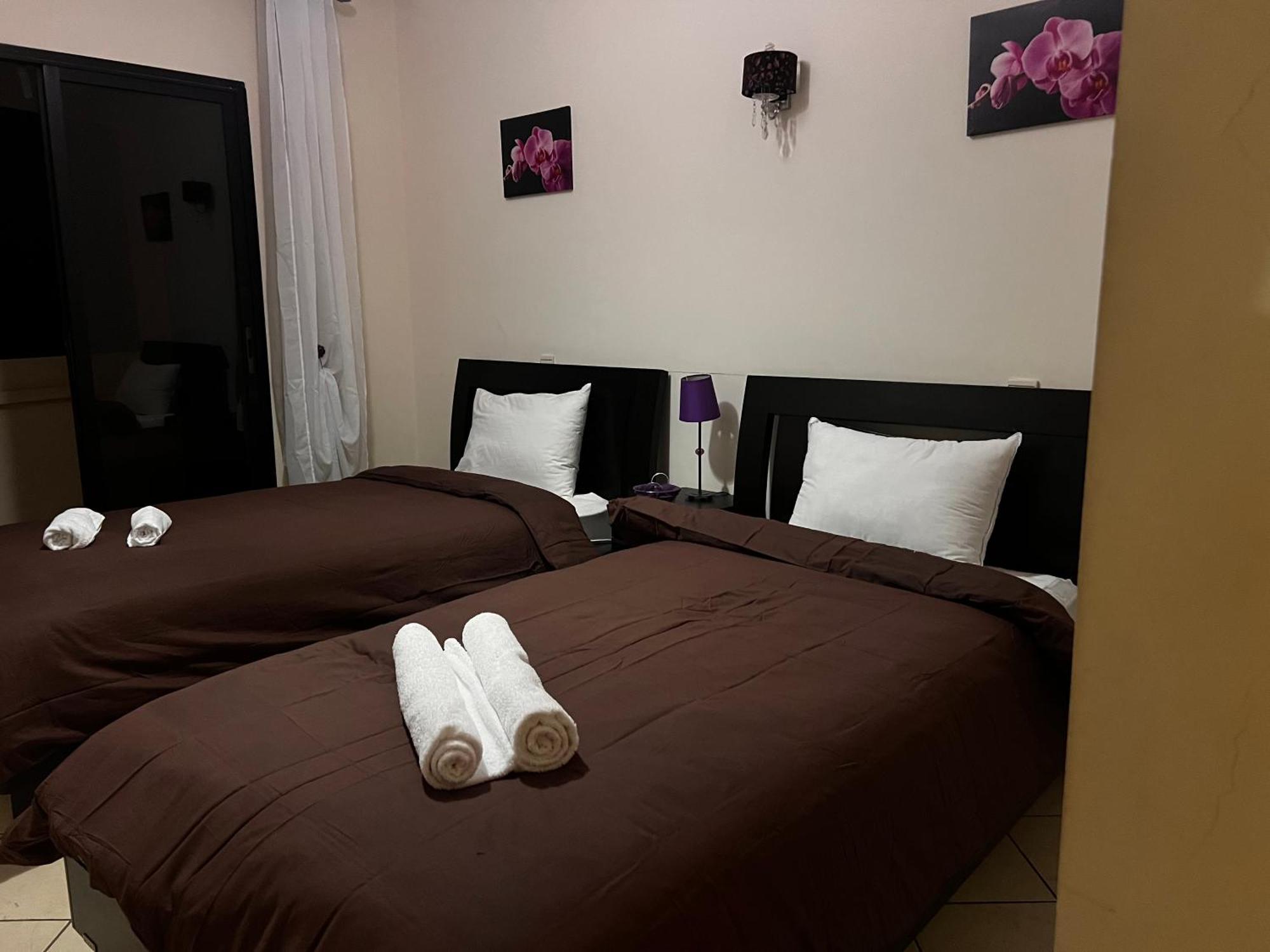 Magnifique Appartement Spacieux Confort Propre Familial 2 Chambres Salon Et Salle A Manger A 20Mn A Pied De Place Jemaa El Fina 4 Piscines Dans Espace De Golf A 12 Mn En Voitures L Entree Est Gratuit Pour La Clientele Ouvert Entre 10H Et 20H Marrakesh Exterior photo