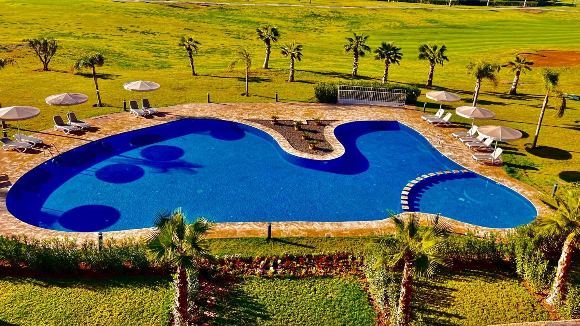 Magnifique Appartement Spacieux Confort Propre Familial 2 Chambres Salon Et Salle A Manger A 20Mn A Pied De Place Jemaa El Fina 4 Piscines Dans Espace De Golf A 12 Mn En Voitures L Entree Est Gratuit Pour La Clientele Ouvert Entre 10H Et 20H Marrakesh Exterior photo